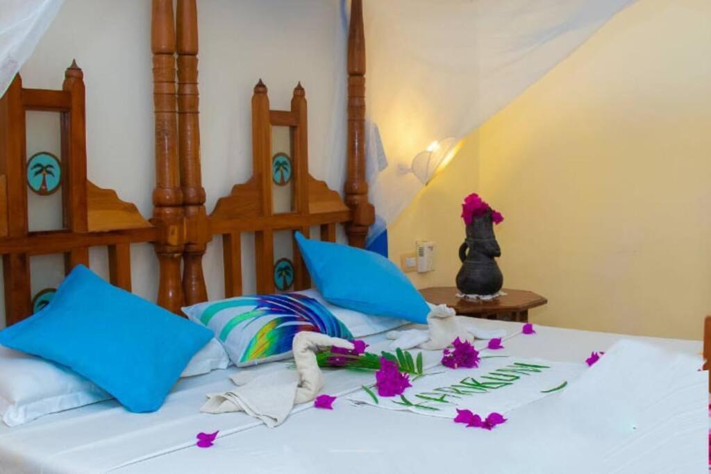 Tembo Beach Cottage Malindi Exterior photo